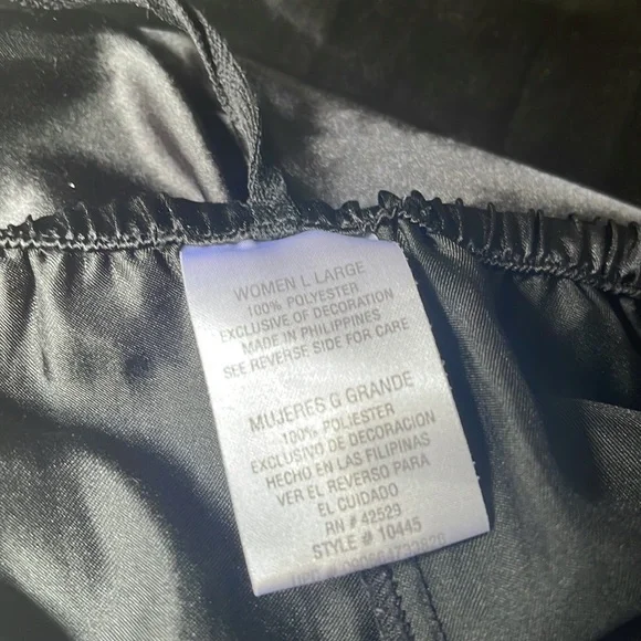 #Silk style pants and #velvet daisy dukes - Picture 4 of 9